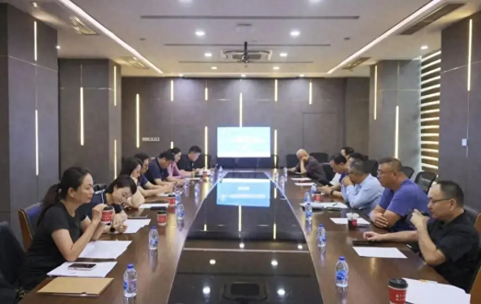 金牛股配资 久违！中国女排两任主教先后现身，蔡斌消瘦许多，已回省队履新